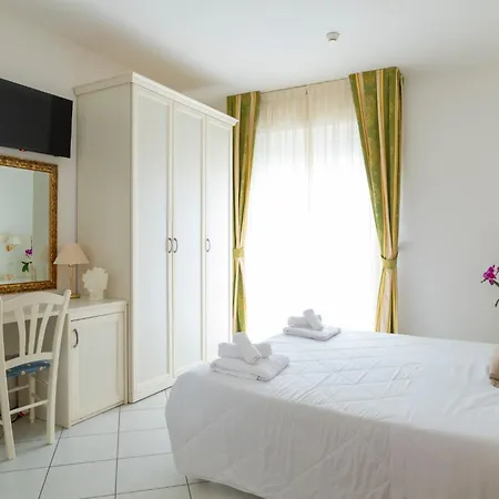 Negresco Hotel 3*