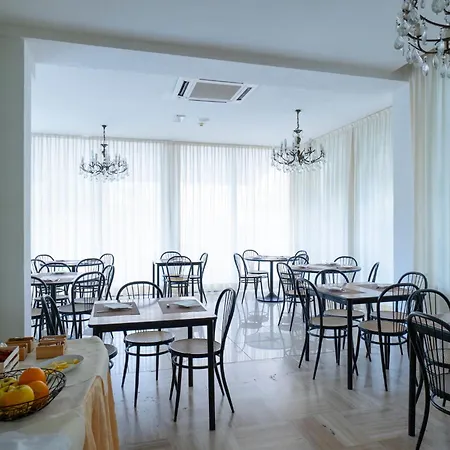 Negresco Hotel 3*