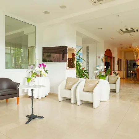 Negresco Hotel 3*